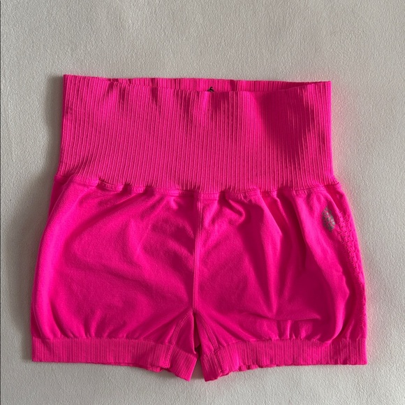 Free People Movement Good karma short 3” - hot pink - Picture 3 of 10
